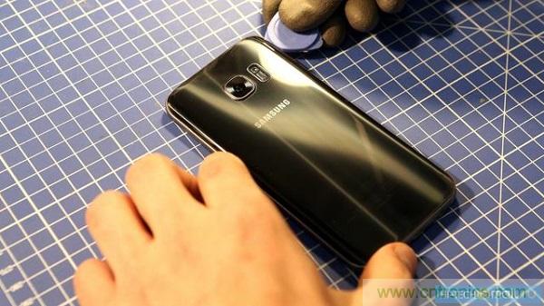 三星S7手機(jī)僅靠粘膠防水，也是沒(méi)&ldquo;sei&rdquo;了！