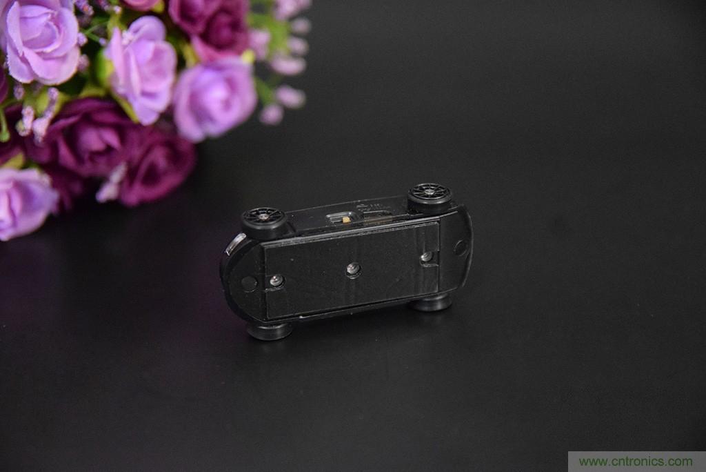 虛擬與現(xiàn)實(shí)相結(jié)合的飛車游戲，讓你體驗(yàn)速度與激情的碰撞！