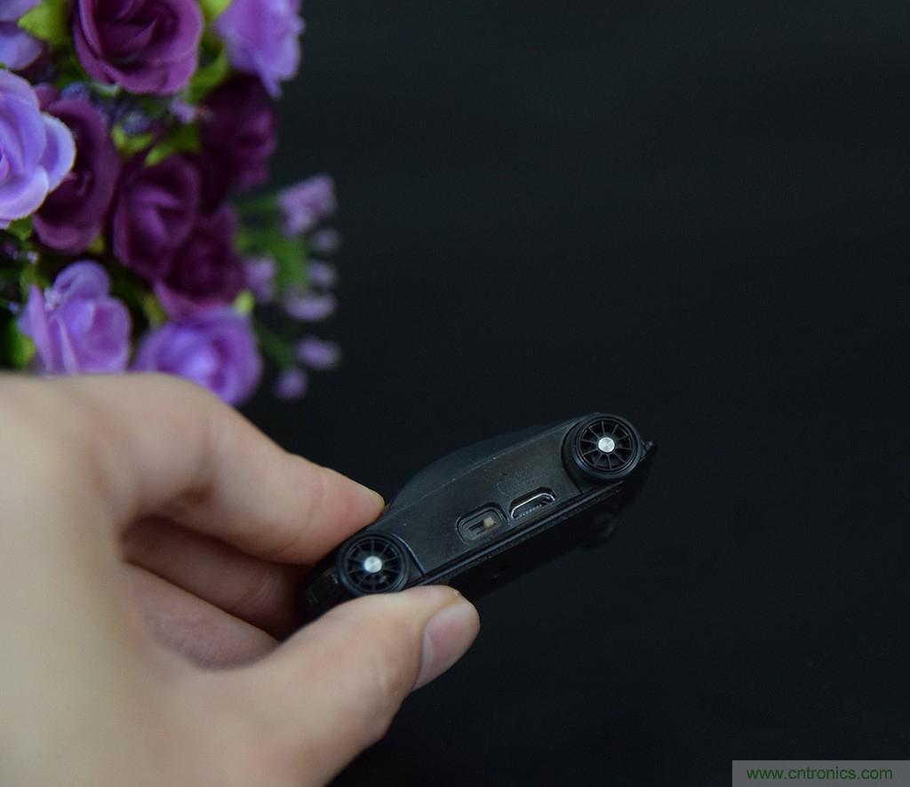 虛擬與現(xiàn)實(shí)相結(jié)合的飛車游戲，讓你體驗(yàn)速度與激情的碰撞！