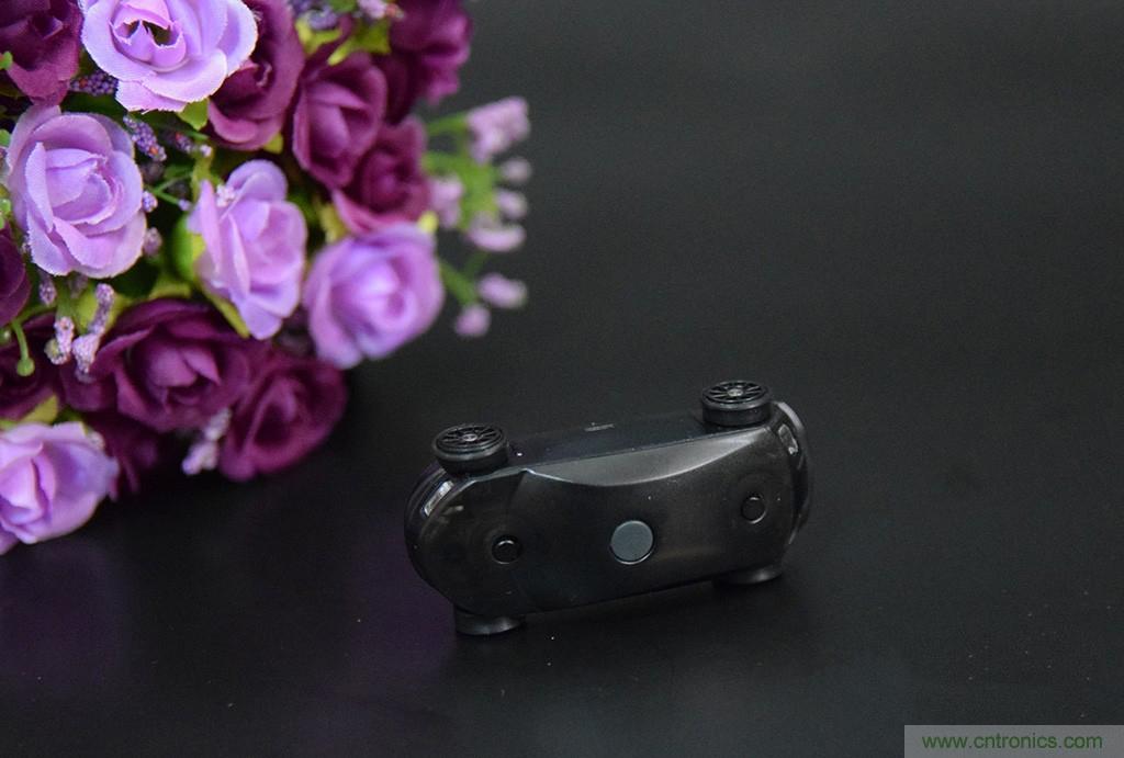 虛擬與現(xiàn)實(shí)相結(jié)合的飛車游戲，讓你體驗(yàn)速度與激情的碰撞！