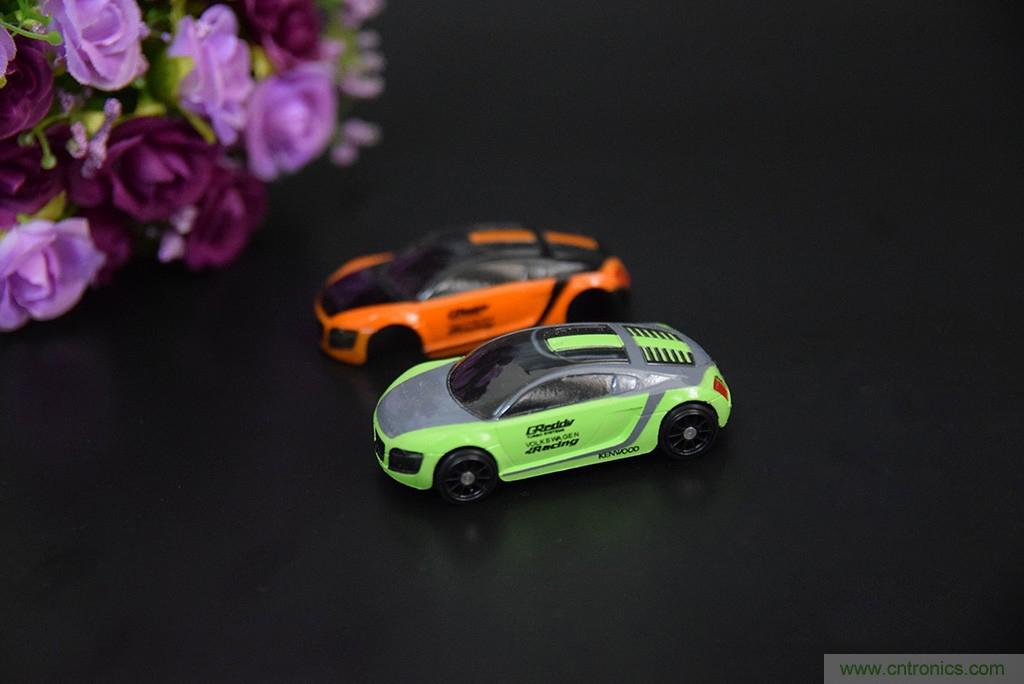 虛擬與現(xiàn)實(shí)相結(jié)合的飛車游戲，讓你體驗(yàn)速度與激情的碰撞！