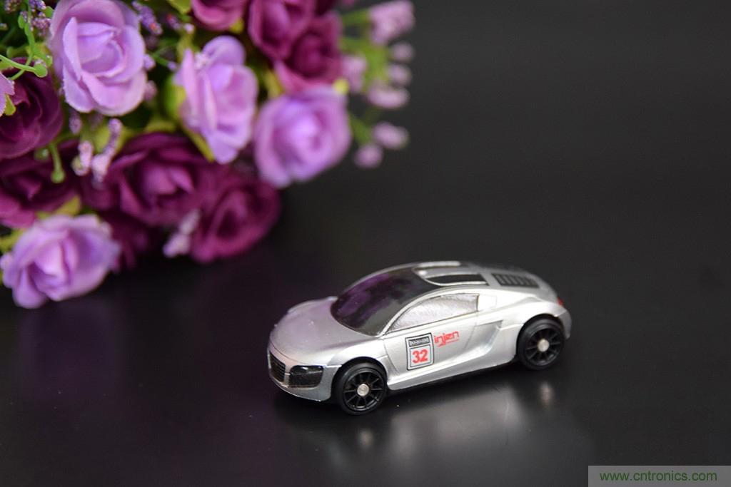 虛擬與現(xiàn)實(shí)相結(jié)合的飛車游戲，讓你體驗(yàn)速度與激情的碰撞！