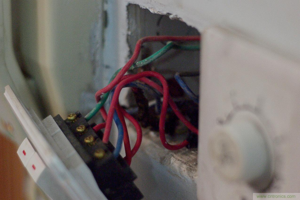 星球大戰(zhàn)原力釋放，無(wú)線控制易如反掌