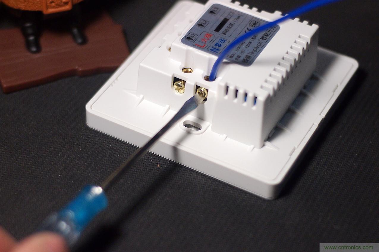 星球大戰(zhàn)原力釋放，無(wú)線控制易如反掌