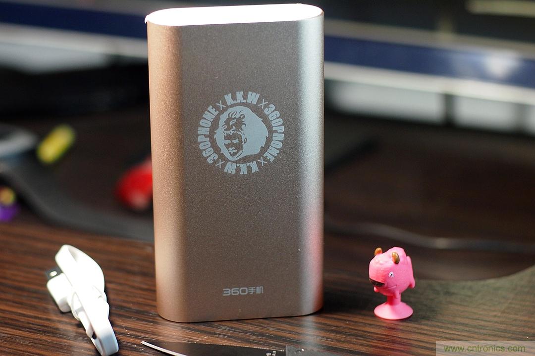 移動(dòng)電源也玩雙引擎？快到你想象不到