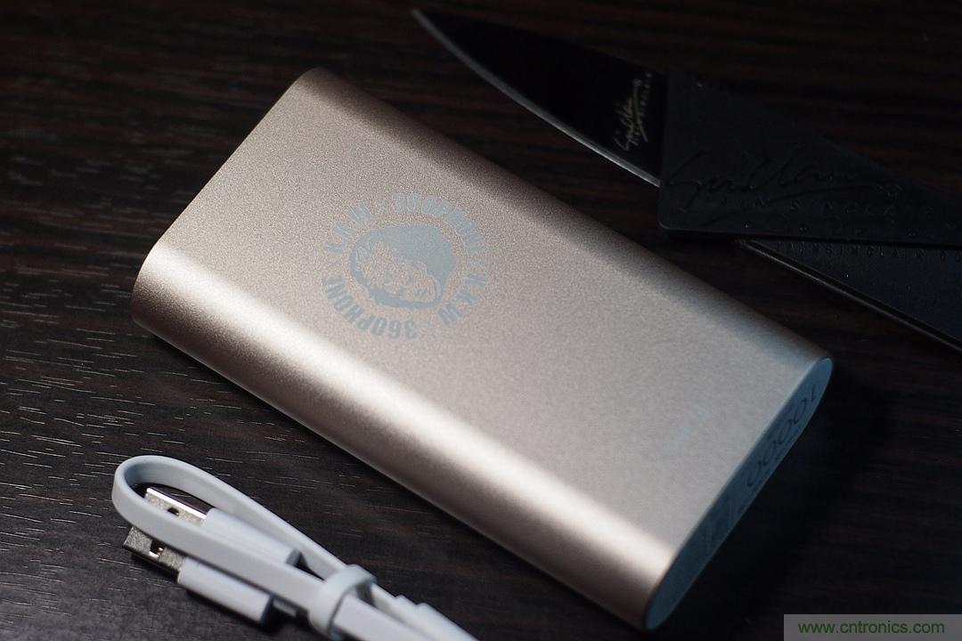 移動(dòng)電源也玩雙引擎？快到你想象不到