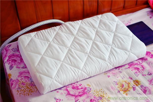 這個(gè)枕頭不僅能挽救睡眠還能挽救婚姻！