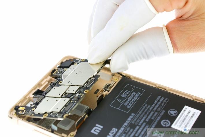 小米手機4S超詳細拆解:內外硬件大升級