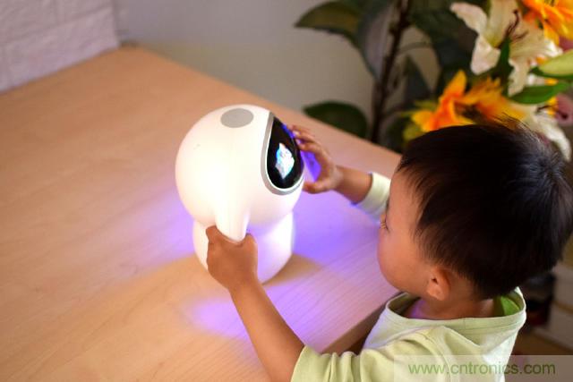 &ldquo;爸爸再不陪我，我就長(zhǎng)大了&rdquo;&mdash;&mdash;小騰機(jī)器人