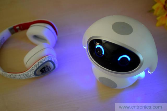 &ldquo;爸爸再不陪我，我就長(zhǎng)大了&rdquo;&mdash;&mdash;小騰機(jī)器人