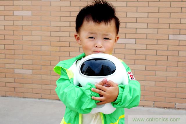 &ldquo;爸爸再不陪我，我就長(zhǎng)大了&rdquo;&mdash;&mdash;小騰機(jī)器人