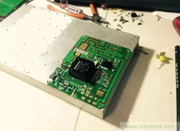 想看大牛是如何DIY射頻功放的嗎？