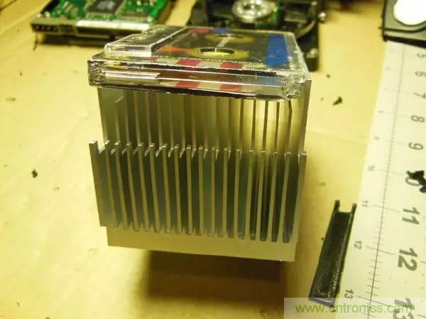 廢舊收音機如何變身成酷炫機器人？