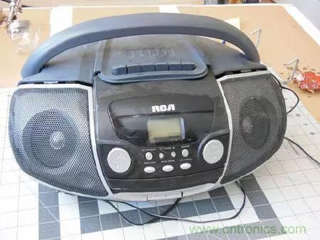 廢舊收音機如何變身成酷炫機器人？