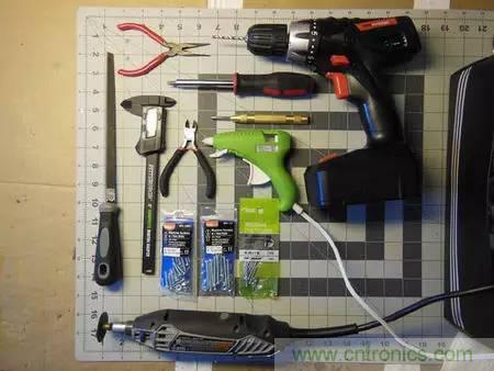 廢舊收音機如何變身成酷炫機器人？