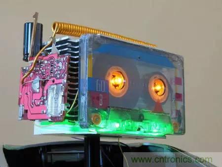 廢舊收音機如何變身成酷炫機器人？