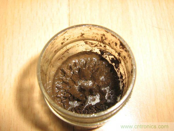 藝術(shù)源于生活，用生活中的物件也能制作磁流體