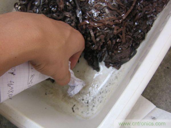 藝術(shù)源于生活，用生活中的物件也能制作磁流體