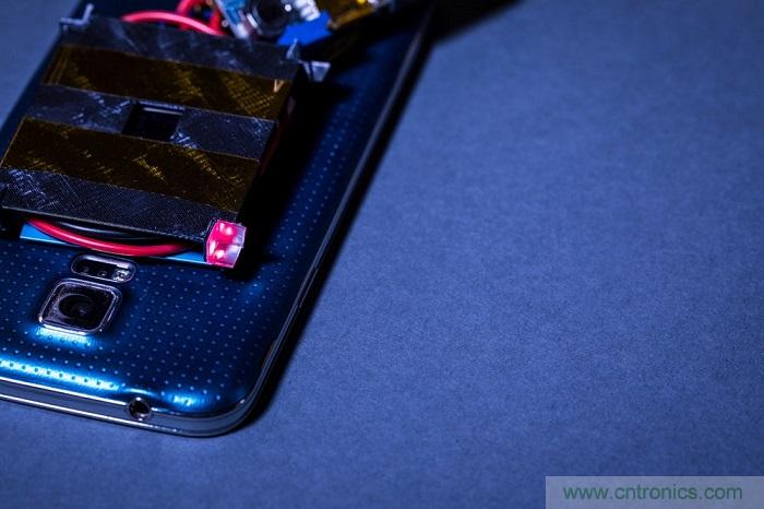 室內(nèi)激光無線充電新技術(shù)亮相，可媲美傳統(tǒng) USB 線纜