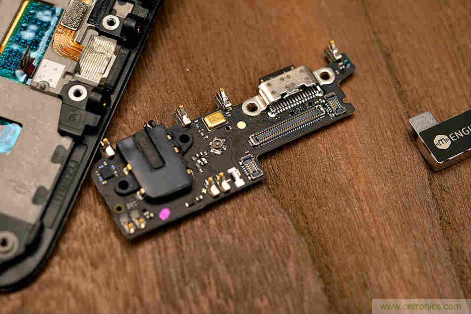 拆解魅族15 Plus：玩轉(zhuǎn)了新概念，但其工藝究竟如何？