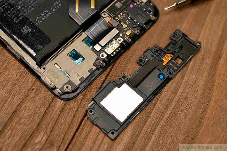 拆解魅族15 Plus：玩轉(zhuǎn)了新概念，但其工藝究竟如何？