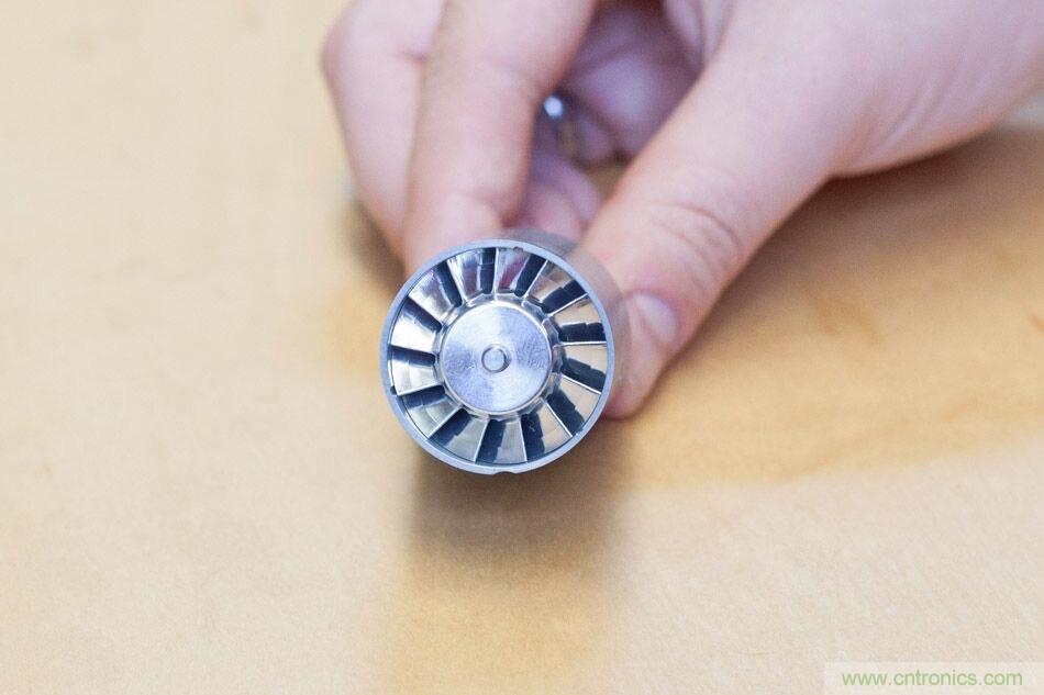 拆解戴森吹風(fēng)機(jī)：近三千元的價格貴在哪？