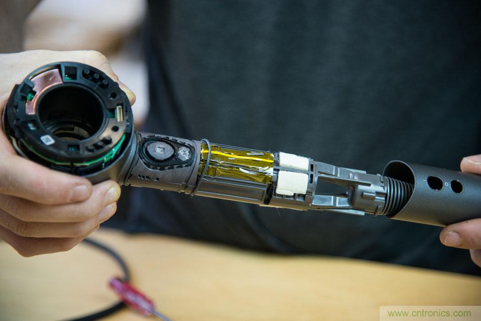 拆解戴森吹風(fēng)機(jī)：近三千元的價格貴在哪？