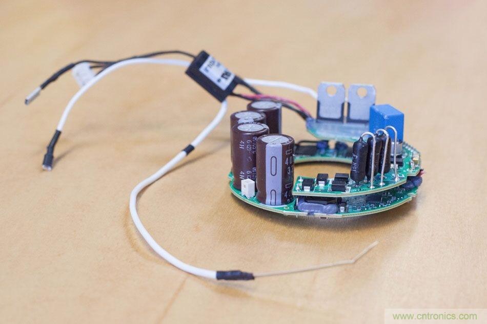 拆解戴森吹風(fēng)機(jī)：近三千元的價格貴在哪？