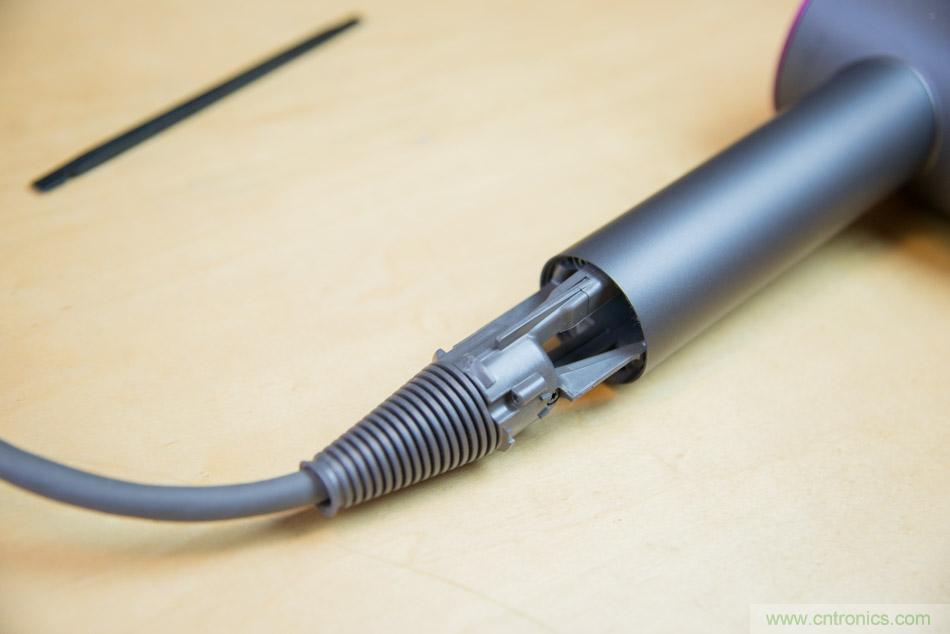 拆解戴森吹風(fēng)機(jī)：近三千元的價格貴在哪？