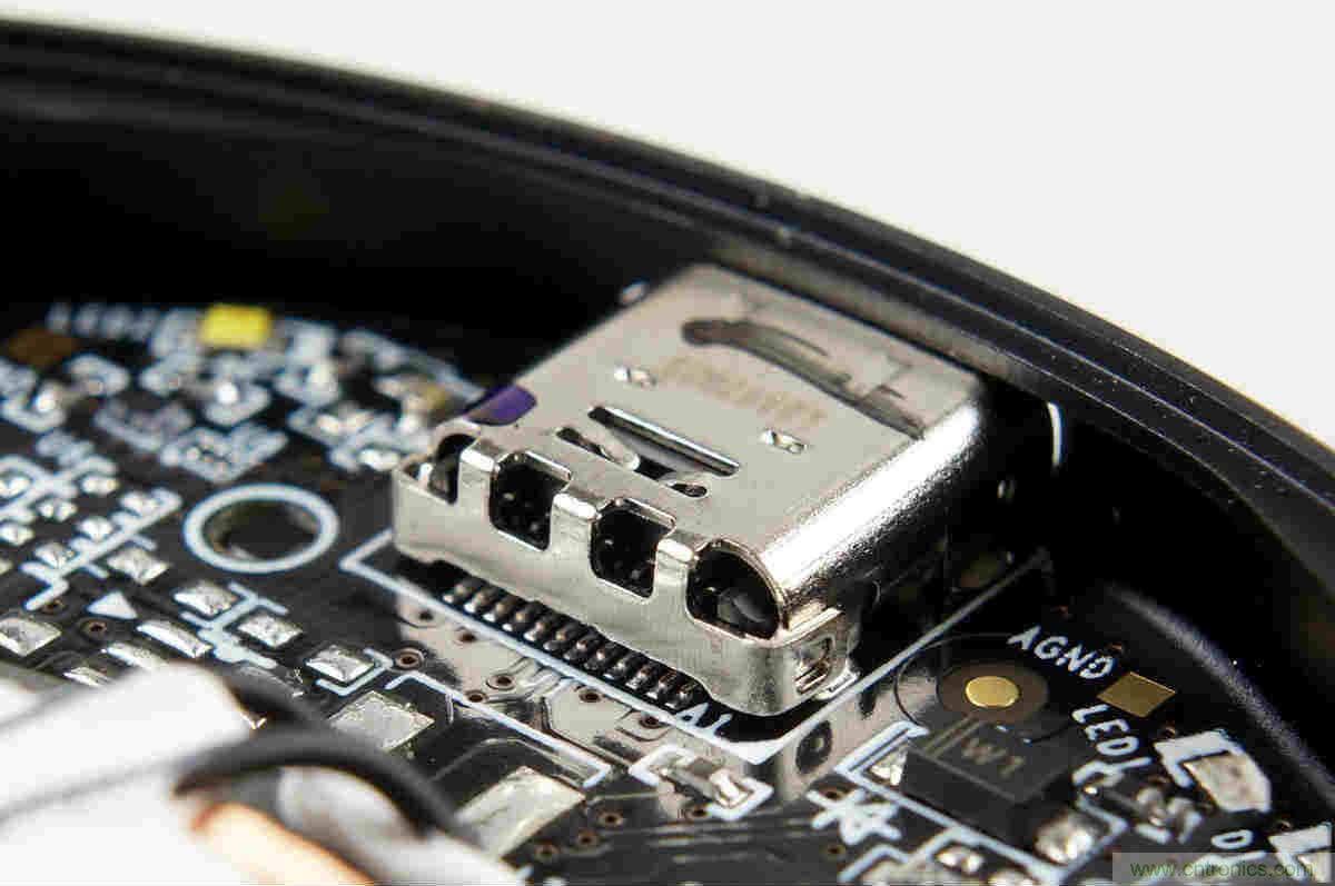 拆解對比：系出同門，小米、紫米無線充電器的差別有多大？