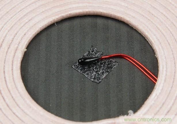 拆解對比：系出同門，小米、紫米無線充電器的差別有多大？