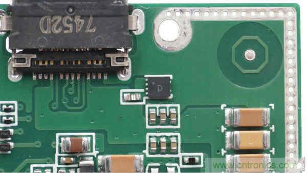 拆解華為保時捷設計快充無線充電器：憑啥能賣699？