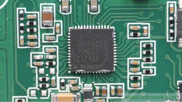 拆解華為保時捷設計快充無線充電器：憑啥能賣699？