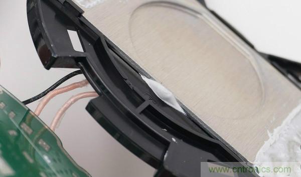 拆解華為保時捷設計快充無線充電器：憑啥能賣699？