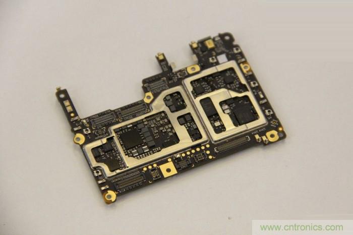 堅果R1拆解：內(nèi)部設計究竟如何？