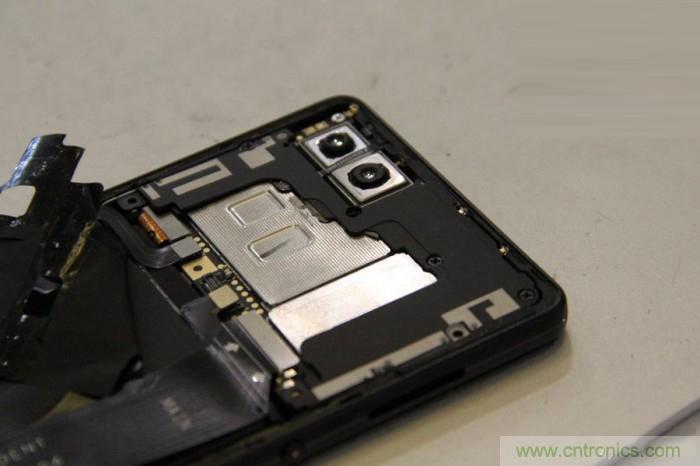 堅果R1拆解：內(nèi)部設計究竟如何？