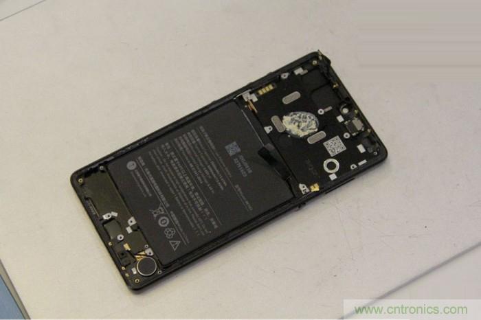 堅果R1拆解：內(nèi)部設計究竟如何？