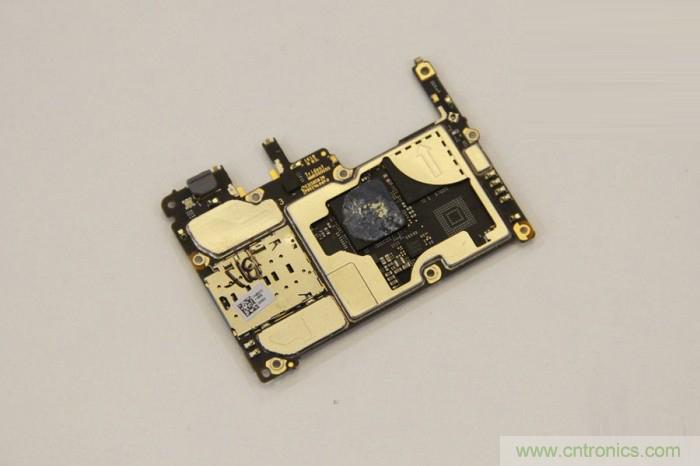 堅果R1拆解：內(nèi)部設計究竟如何？