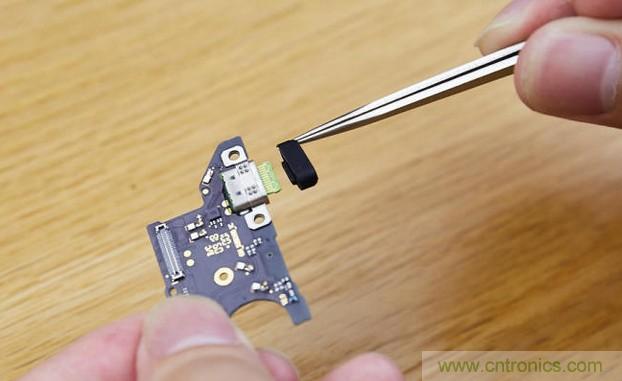 拆解黑鯊手機(jī)：多級(jí)直觸一體式液冷系統(tǒng)有什么門道？