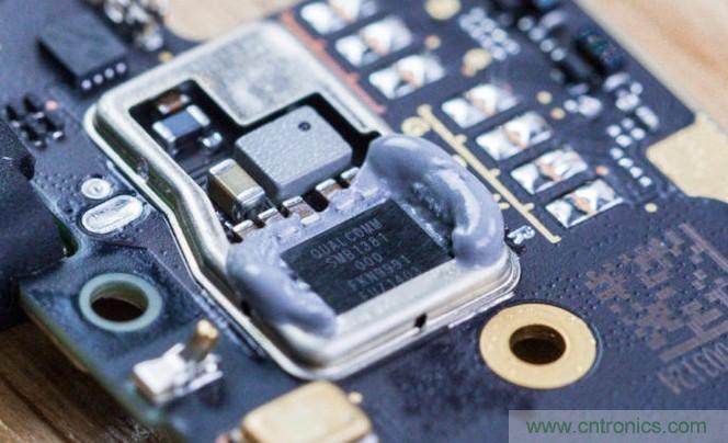 拆解黑鯊手機(jī)：多級(jí)直觸一體式液冷系統(tǒng)有什么門道？