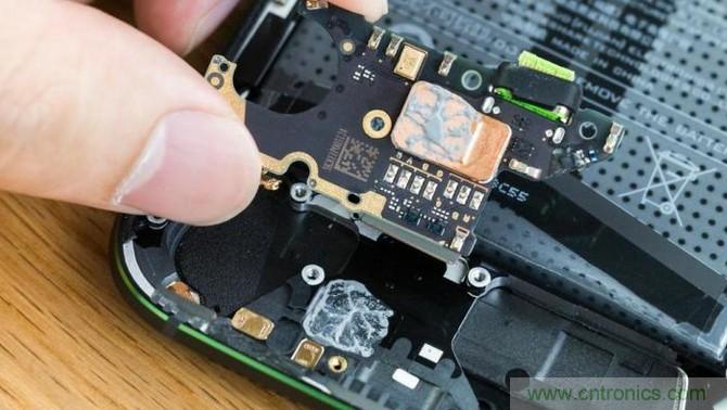 拆解黑鯊手機(jī)：多級(jí)直觸一體式液冷系統(tǒng)有什么門道？