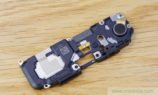 拆解黑鯊手機(jī)：多級(jí)直觸一體式液冷系統(tǒng)有什么門道？