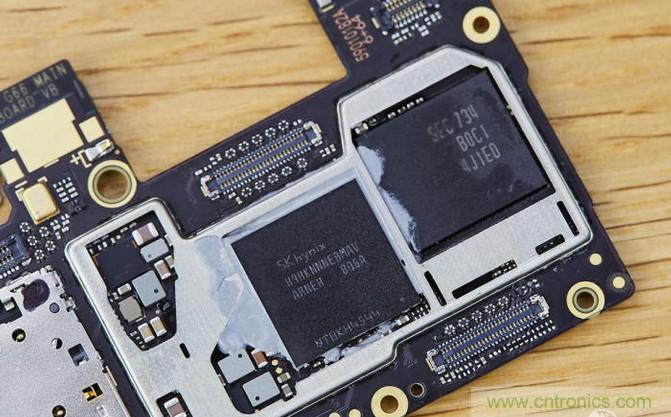 拆解黑鯊手機(jī)：多級(jí)直觸一體式液冷系統(tǒng)有什么門道？