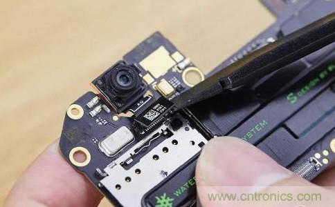 拆解黑鯊手機(jī)：多級(jí)直觸一體式液冷系統(tǒng)有什么門道？