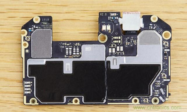 拆解黑鯊手機(jī)：多級(jí)直觸一體式液冷系統(tǒng)有什么門道？