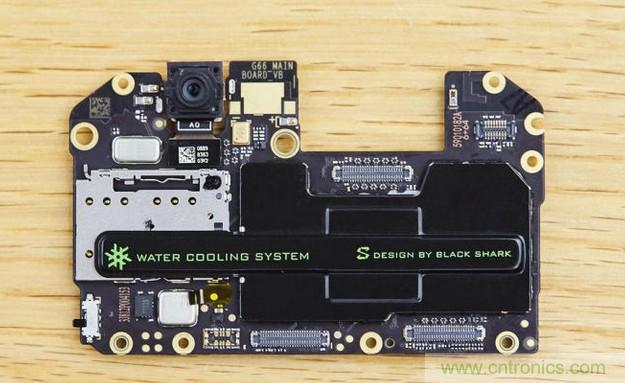 拆解黑鯊手機(jī)：多級(jí)直觸一體式液冷系統(tǒng)有什么門道？