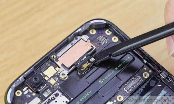 拆解黑鯊手機(jī)：多級(jí)直觸一體式液冷系統(tǒng)有什么門道？