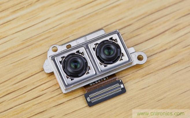 拆解黑鯊手機(jī)：多級(jí)直觸一體式液冷系統(tǒng)有什么門道？