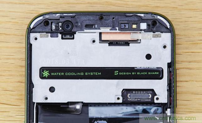 拆解黑鯊手機(jī)：多級(jí)直觸一體式液冷系統(tǒng)有什么門道？