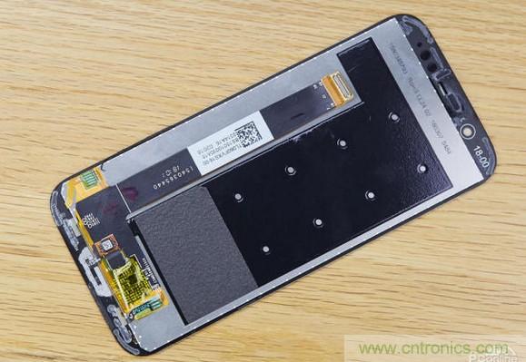 拆解黑鯊手機(jī)：多級(jí)直觸一體式液冷系統(tǒng)有什么門道？